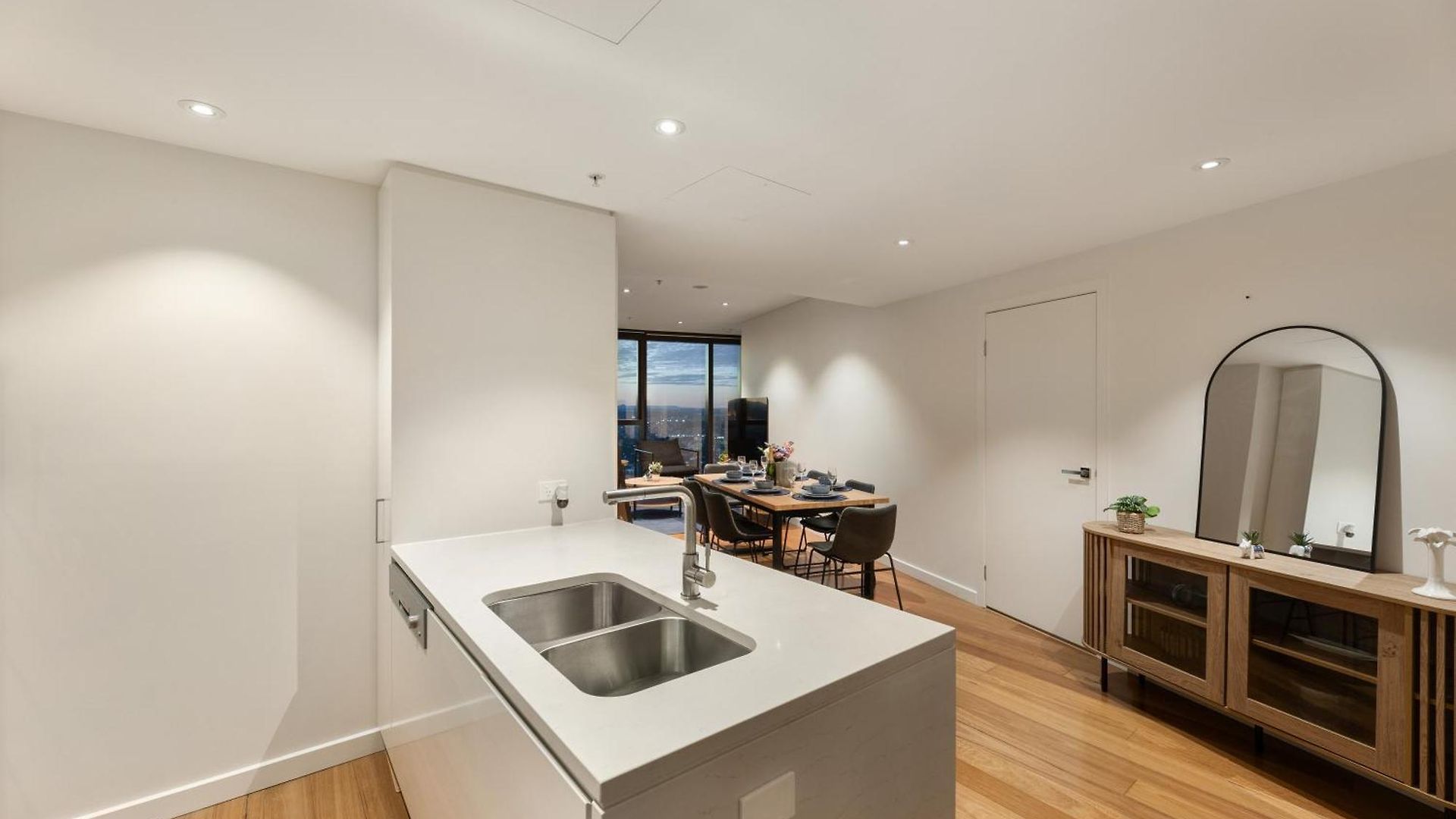 Apartment Skytower 72nd Floor 3br With Parking, Pool And Gym