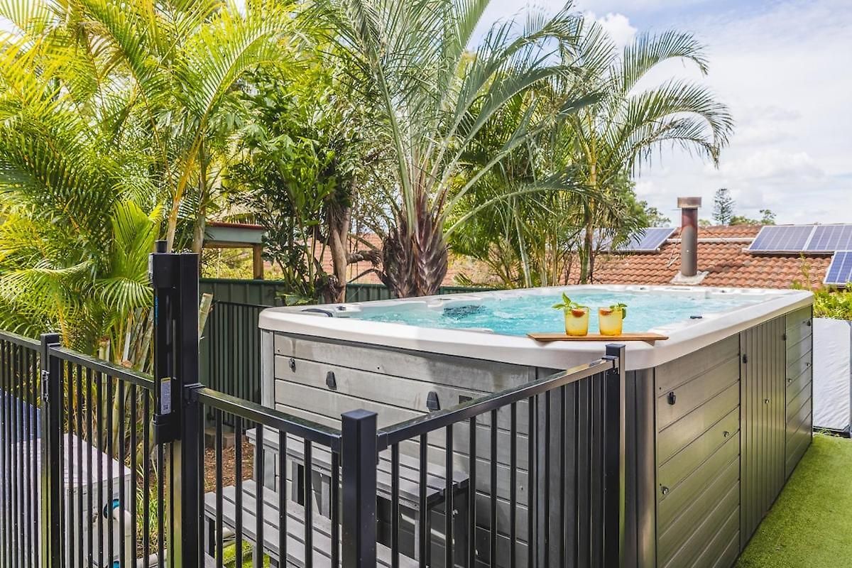 Stylish, Spacious Retreat With Plunge Pool - Casa Cranbrook * Brisbane