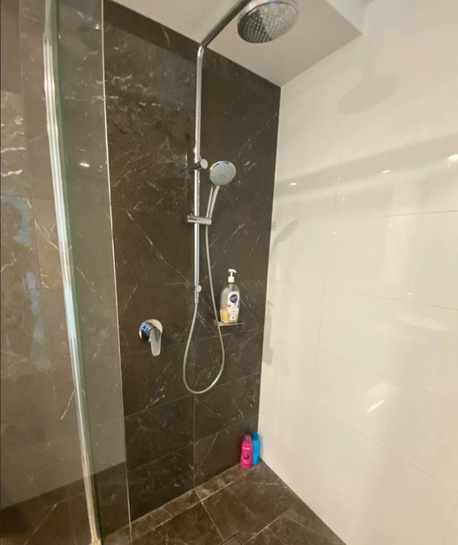Skyrise Upper Floor Infinite Pool Apartment *