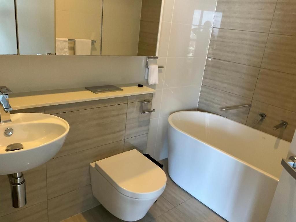Modem Two Bedroom In Inner Cbd Apartment