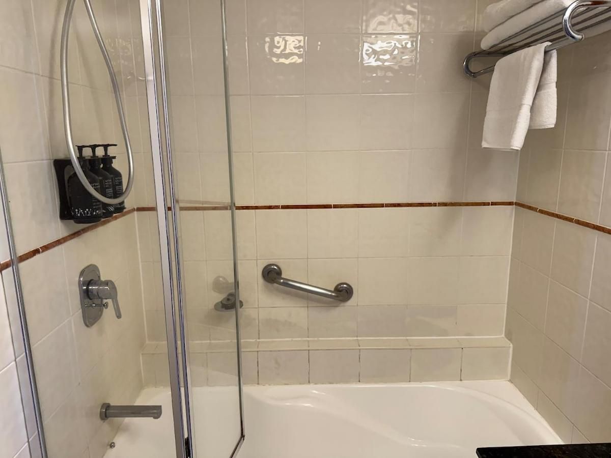 Apartment One-bedroom Escape I Mantra On Queen *