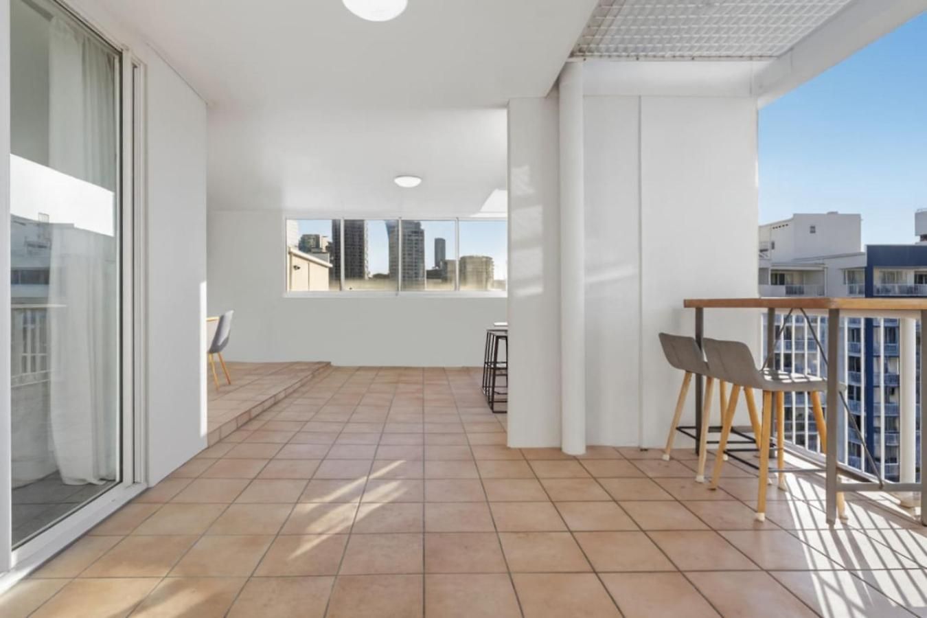 Modern 2br Retreat With Gym, Pool And Balcony Apartment Brisbane