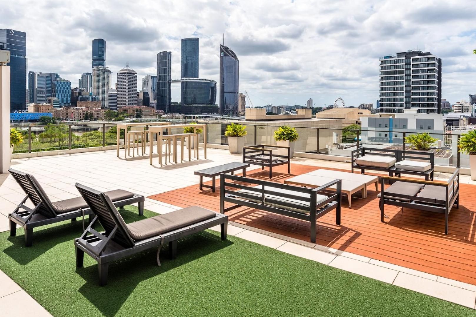 Apartment City-center Cozy 2bdr With Parking