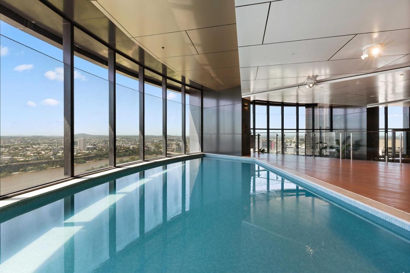 1 Bedroom Sky High Escape With Stunning Views Apartment