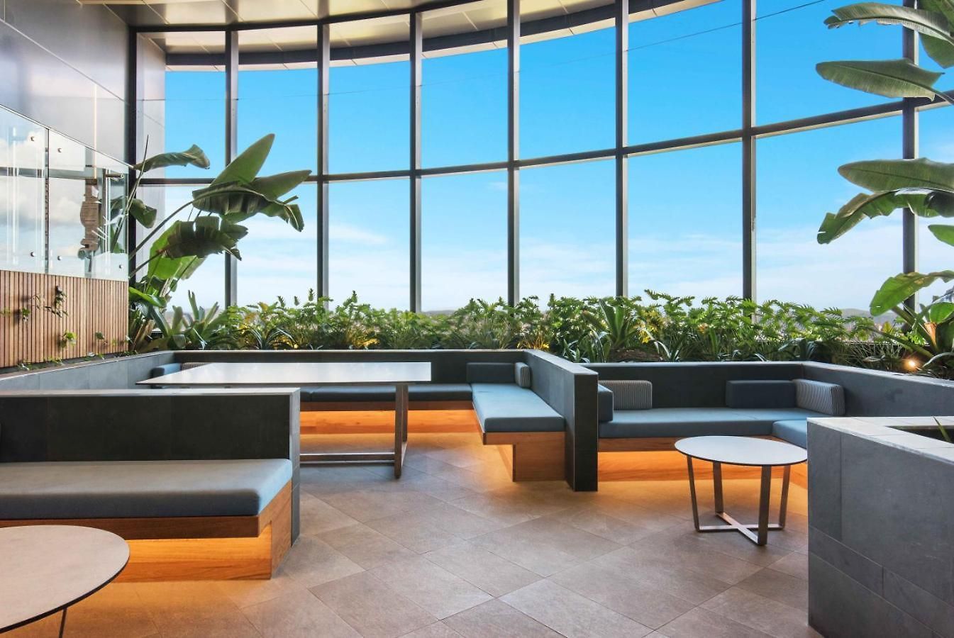 Apartment 1 Bedroom Sky High Escape With Stunning Views *