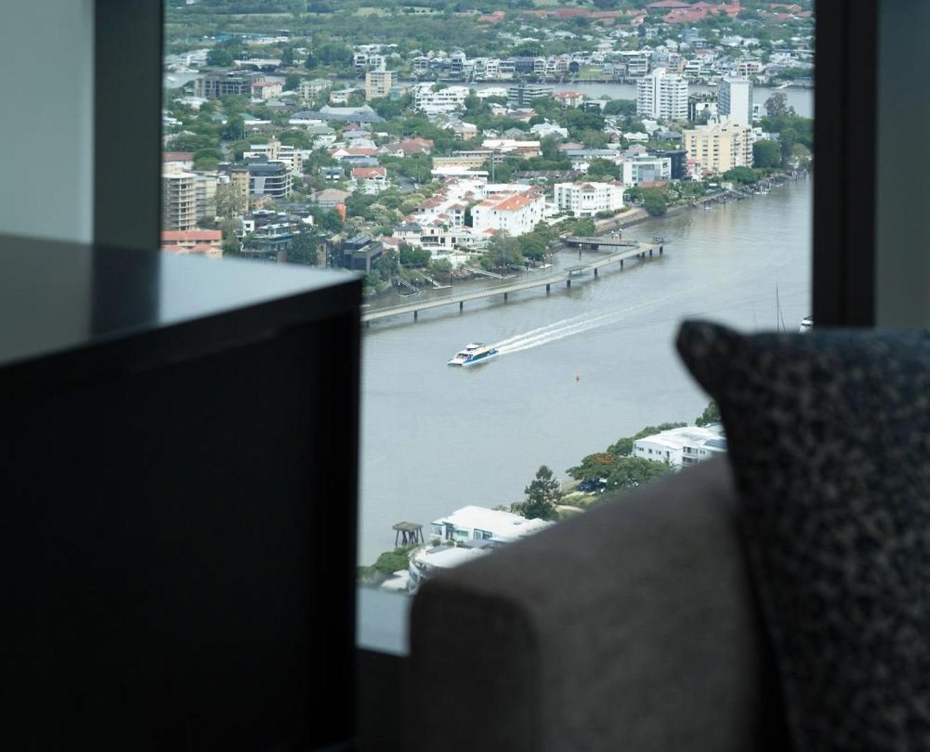 Meriton Soleil Breathtaking Views Heated Pool Gym C36 Apartment Brisbane