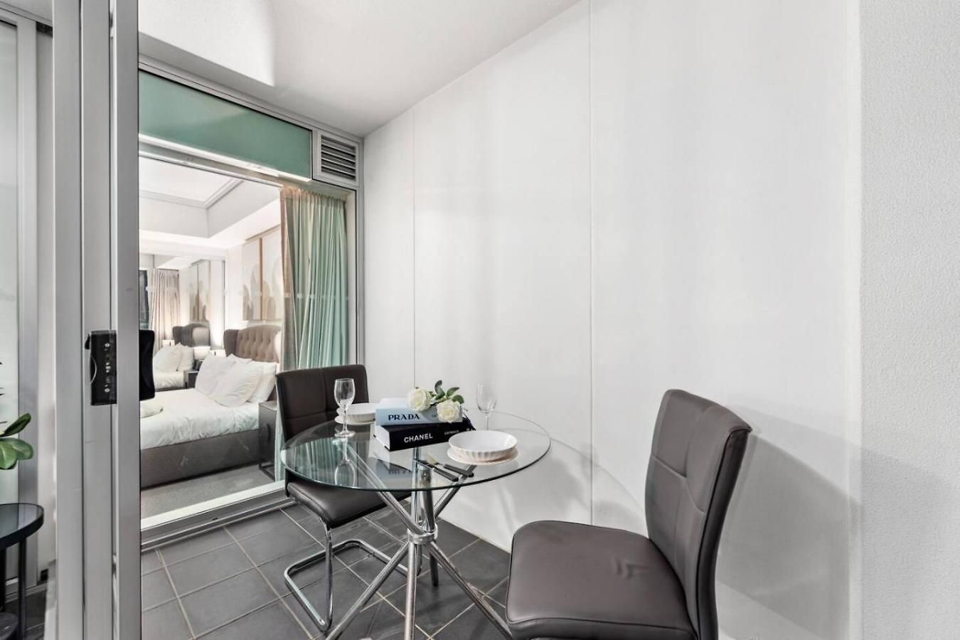 Apartment Dusk A Luxury 2bed 2bath Cbd Sky With Pool Parking And Brisbane