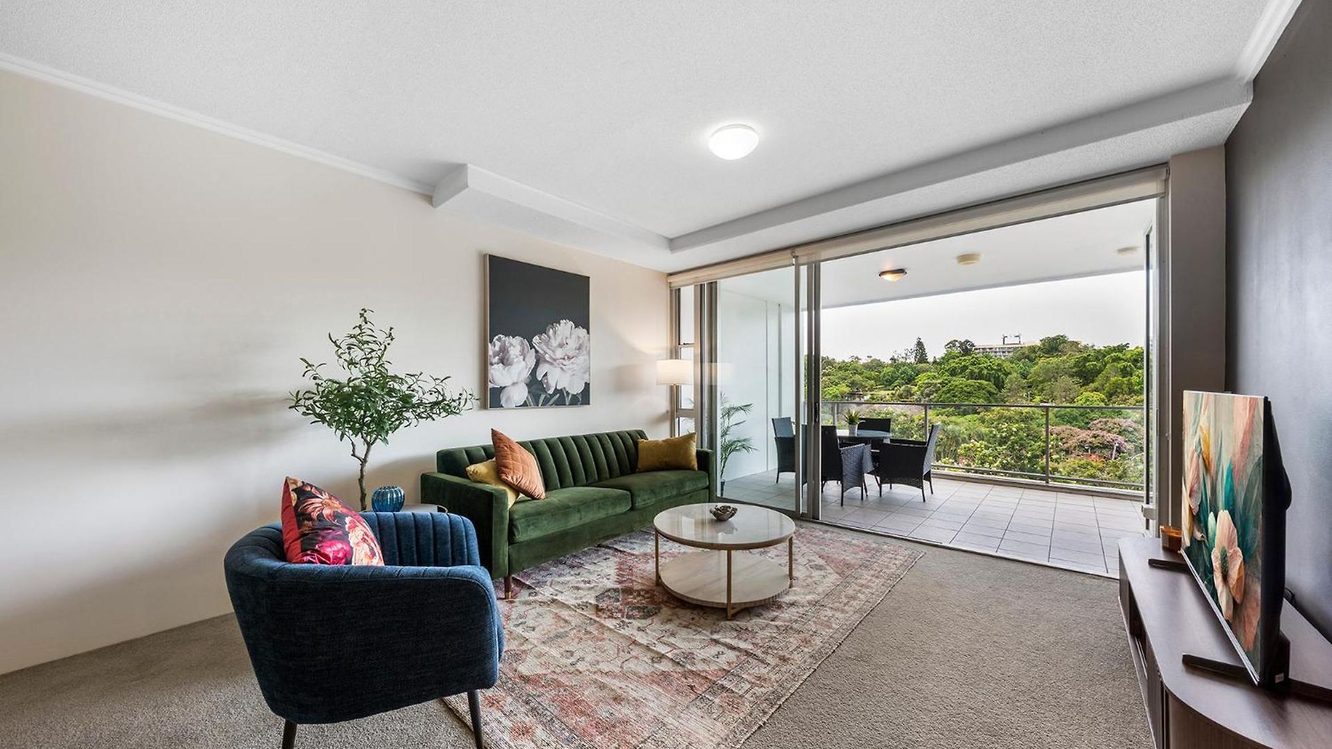 Apartment Stylish Roma Parklands Retreat - Stunning Park Views From Every Room, Heated Pool, Gym, Private Carpark, Suncorp Stadium, 10 Min Walk To Cbd