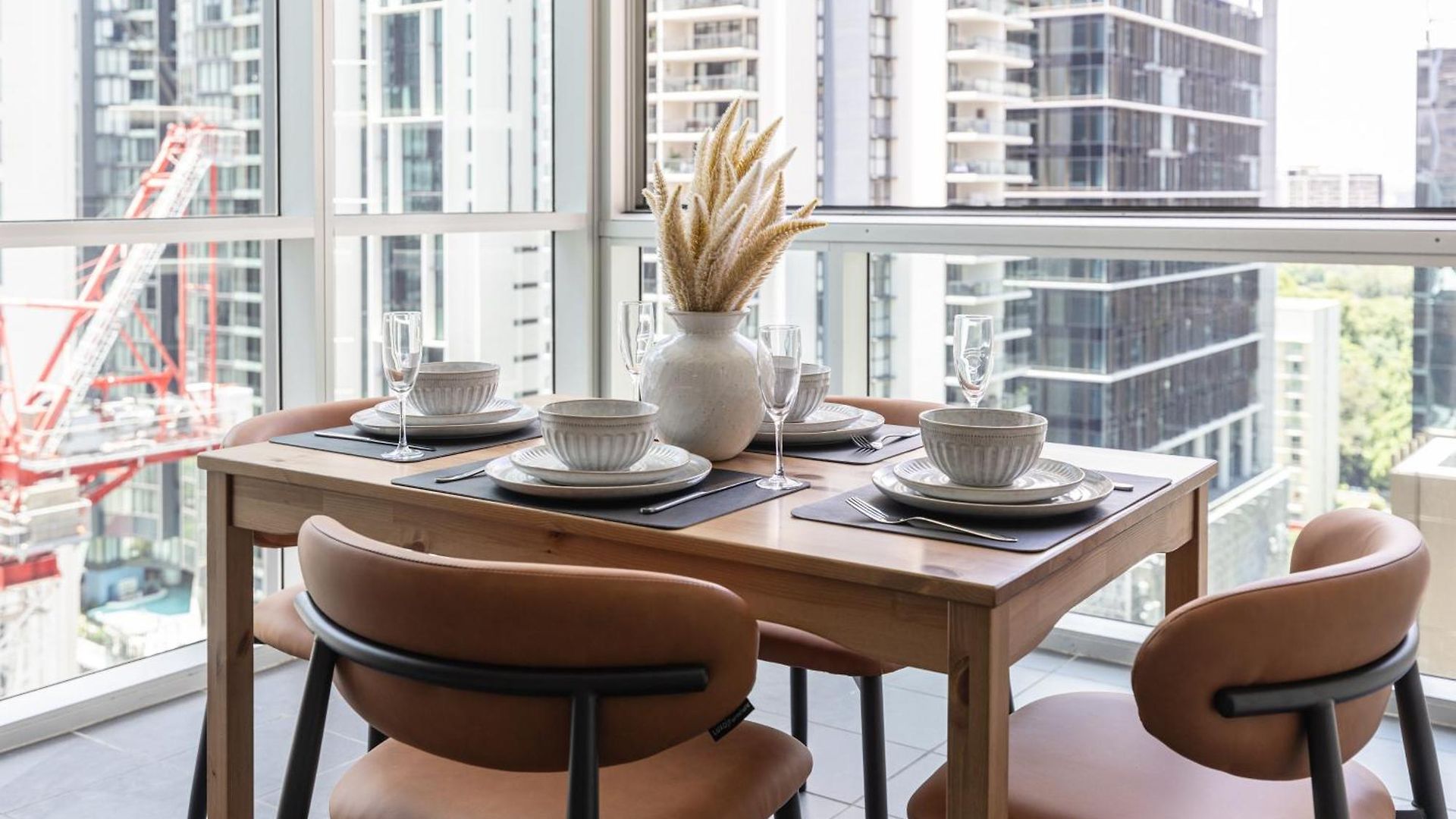 Oaks Gorgeous 2br With Pool, Parking, Gym