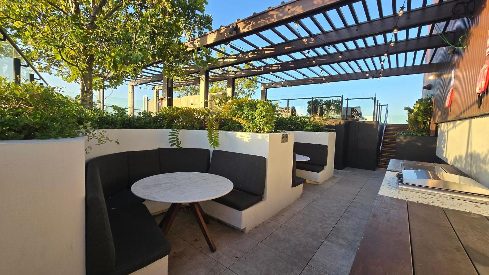 Fv 1br With Rooftop Pool Apartment