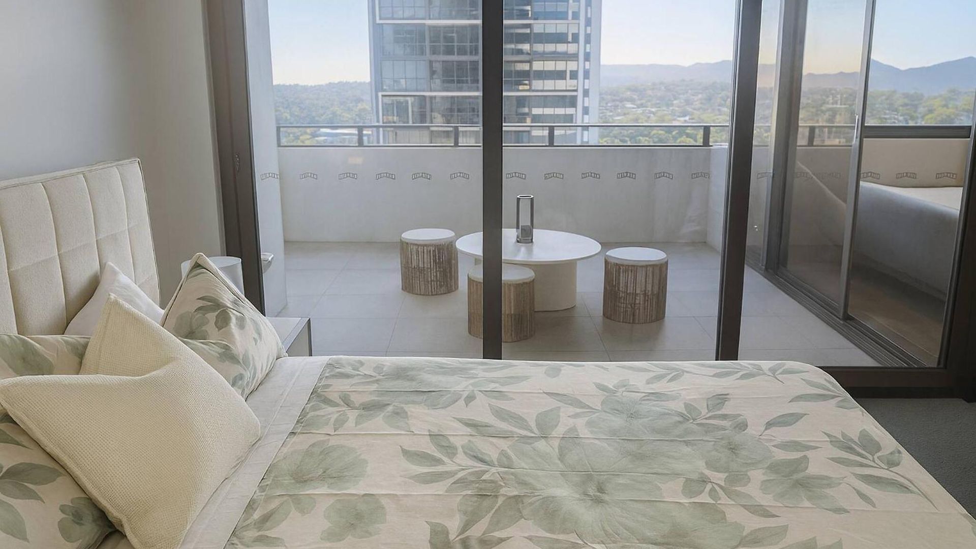 Milton Oasis Level 16- Luxury Near Milton Station Brisbane