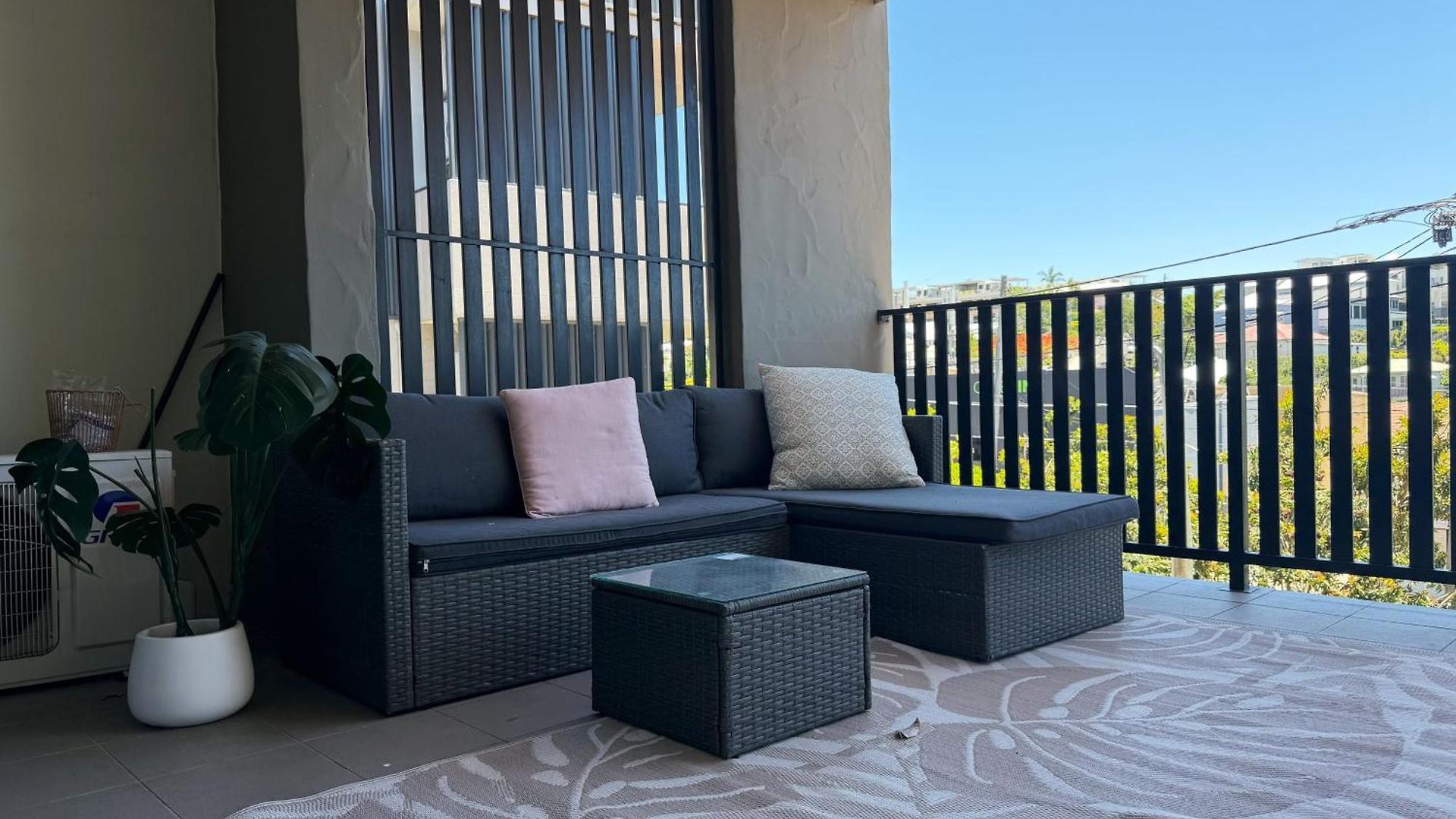 Apartment 2b2b With Courtyard - Close To Cbd - Free Parking Brisbane