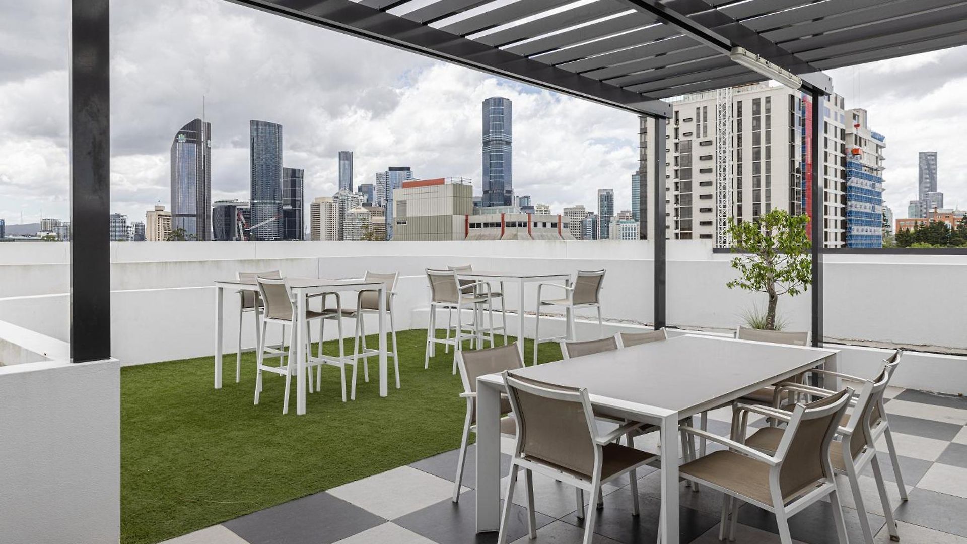 Spacious Panoramic 2br Apartment, Parking And Views *
