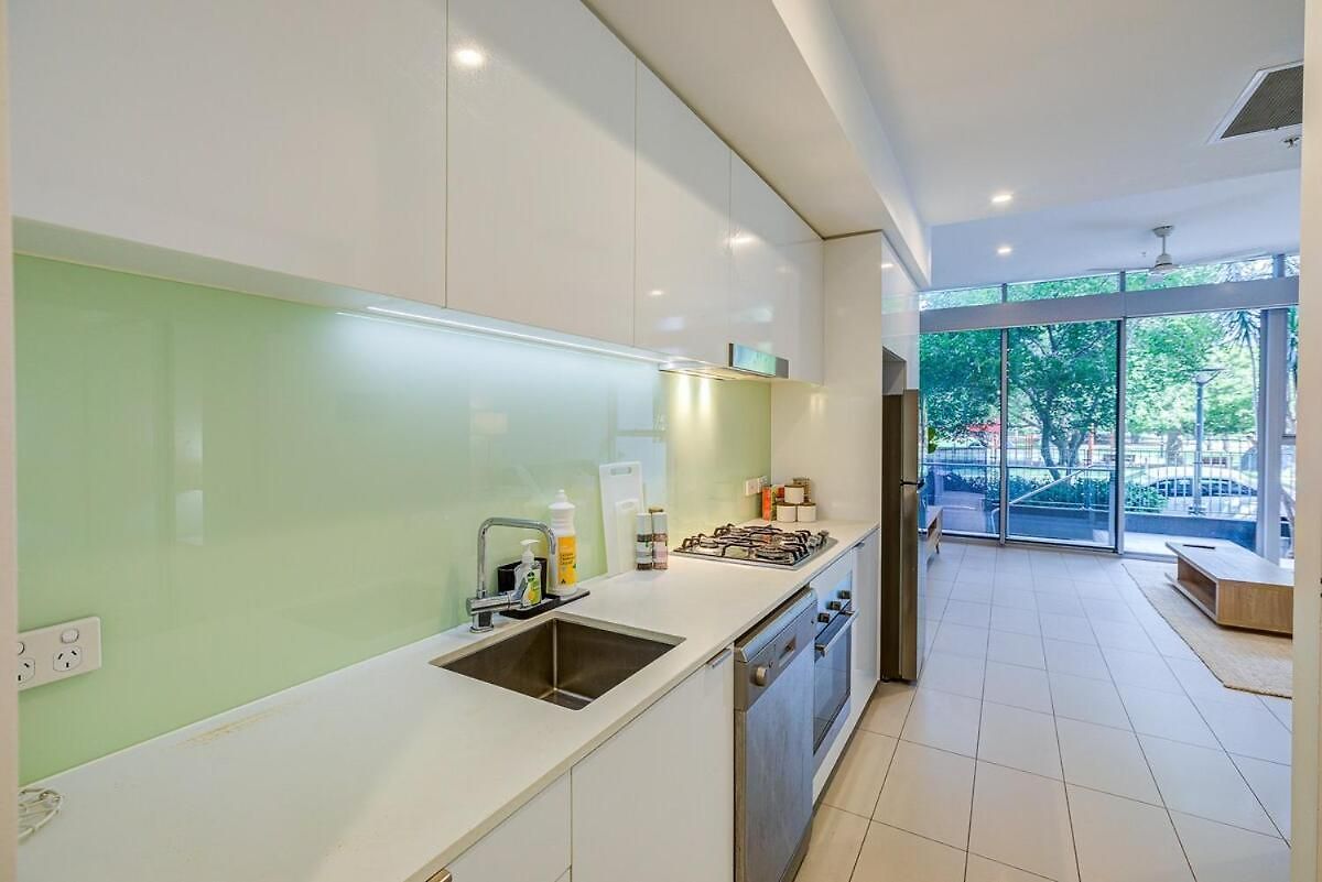 Apartment Modern 1br Retreat - Pool, Gym, Parking - Walk To South Bank