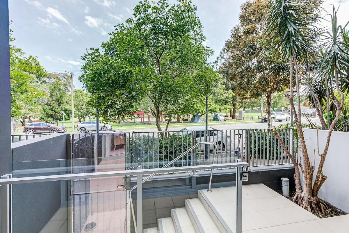 Apartment Modern 1br Retreat - Pool, Gym, Parking - Walk To South Bank