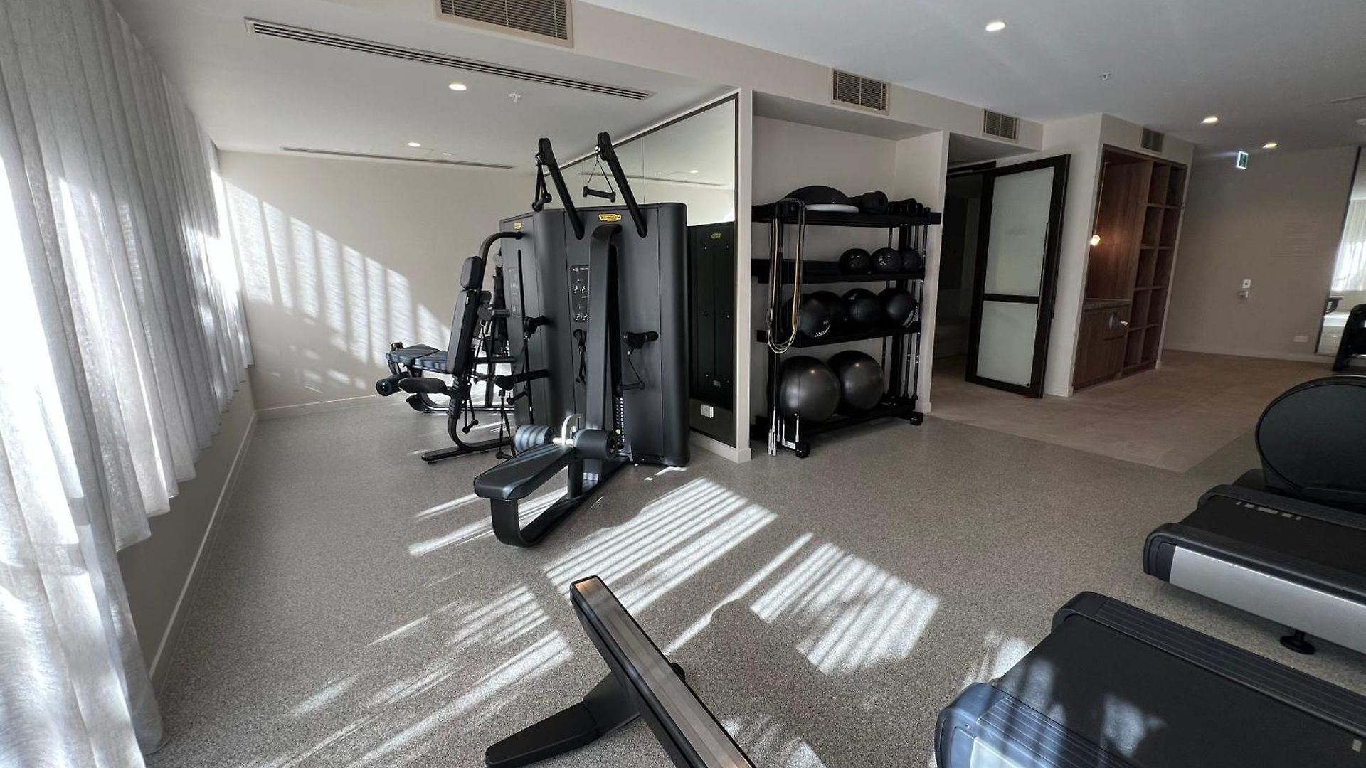Riverside Modern 2br East With Parking Apartment *