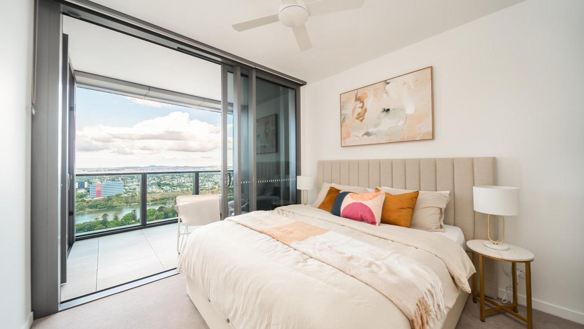1bedroom Sip In Style In Queens Wharf - Level 33 With And River View Apartment