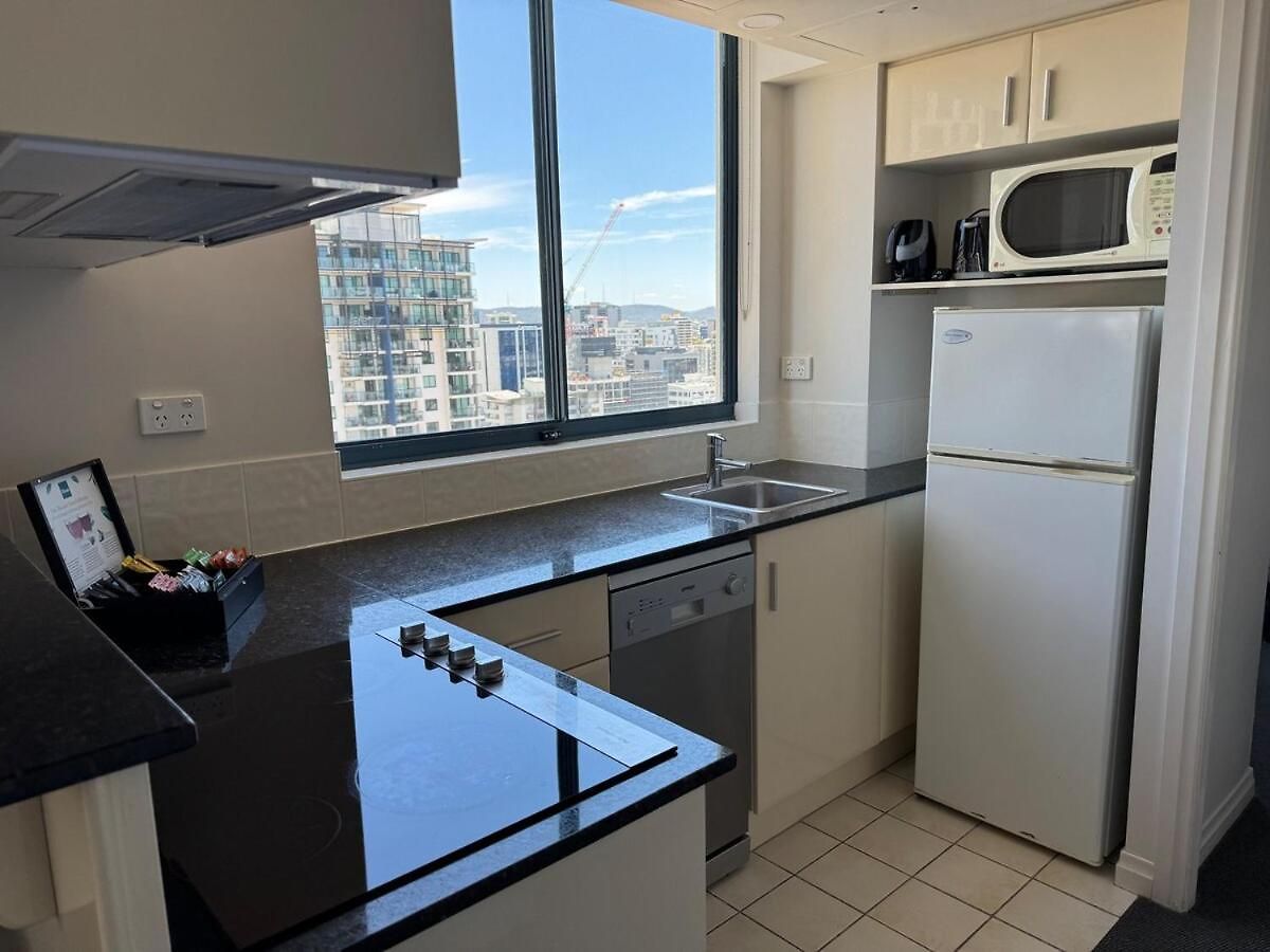 Apartment One-bedroom Escape I Mantra On Queen *