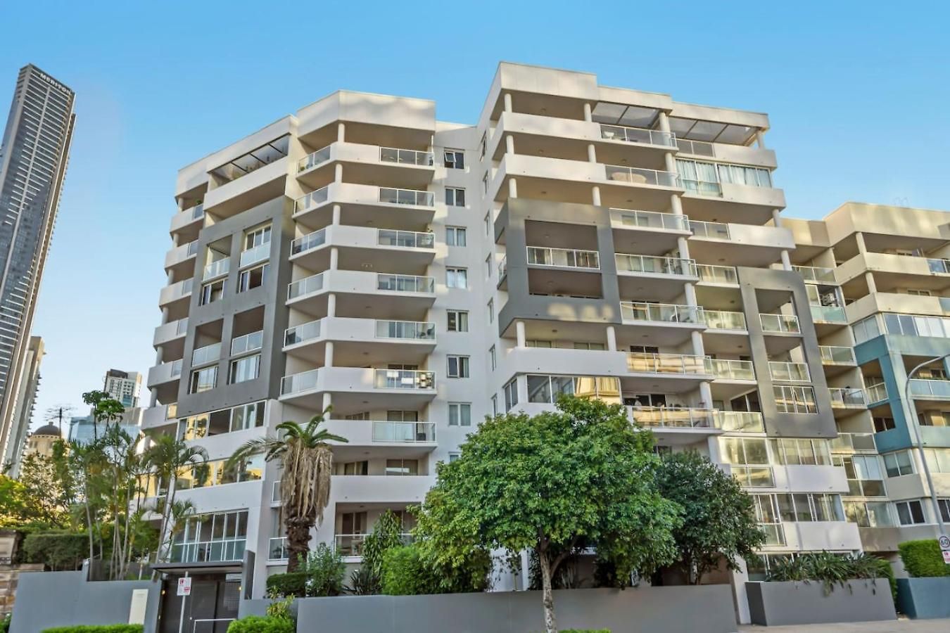 Modern 2br Retreat With Gym, Pool And Balcony Apartment Brisbane
