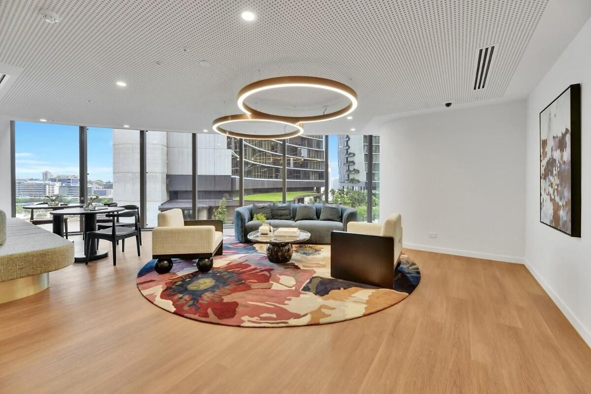 Gorgeous 3br With Study Overlooking Bne River