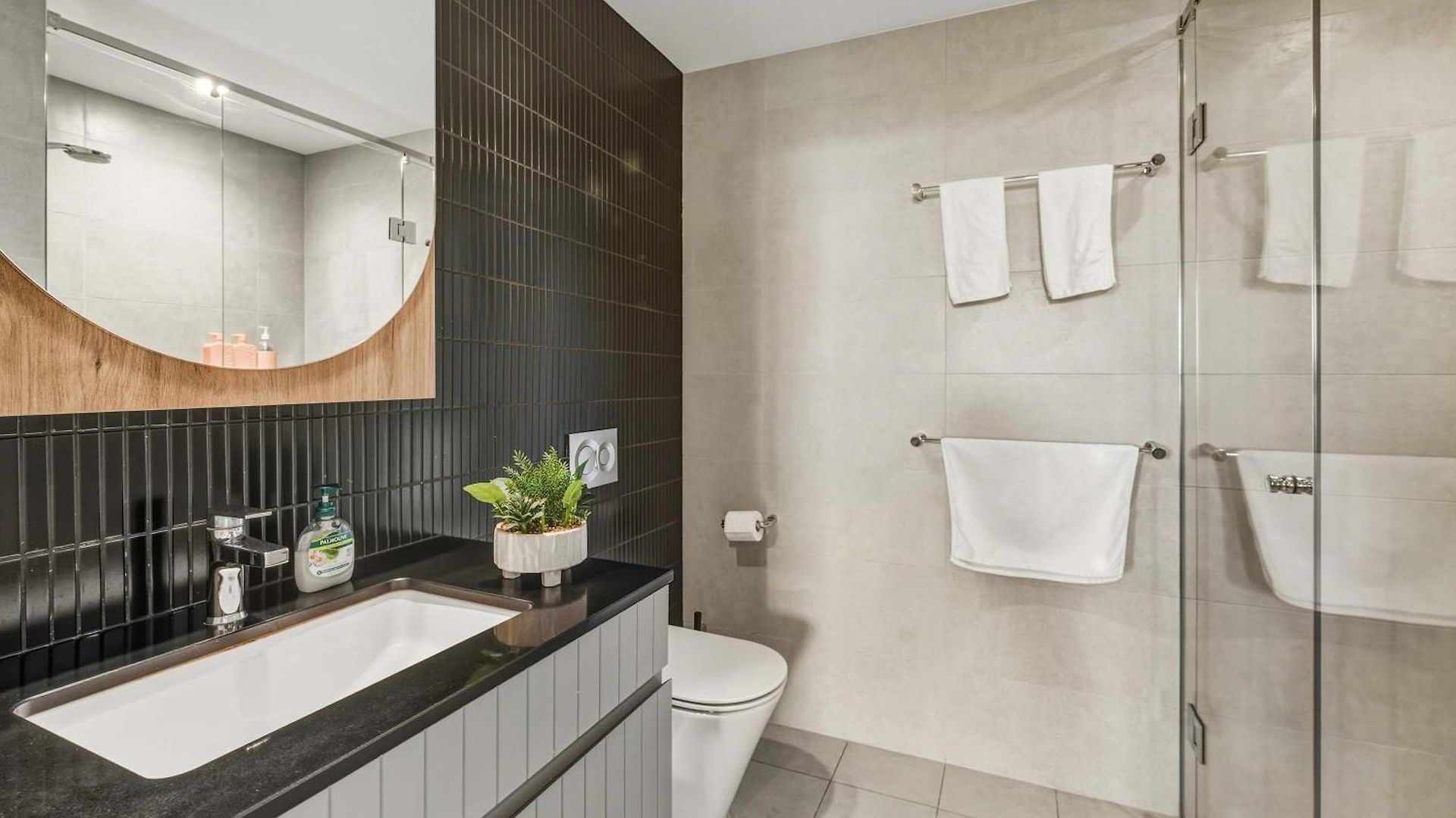 High Rise 2br In Cbd *