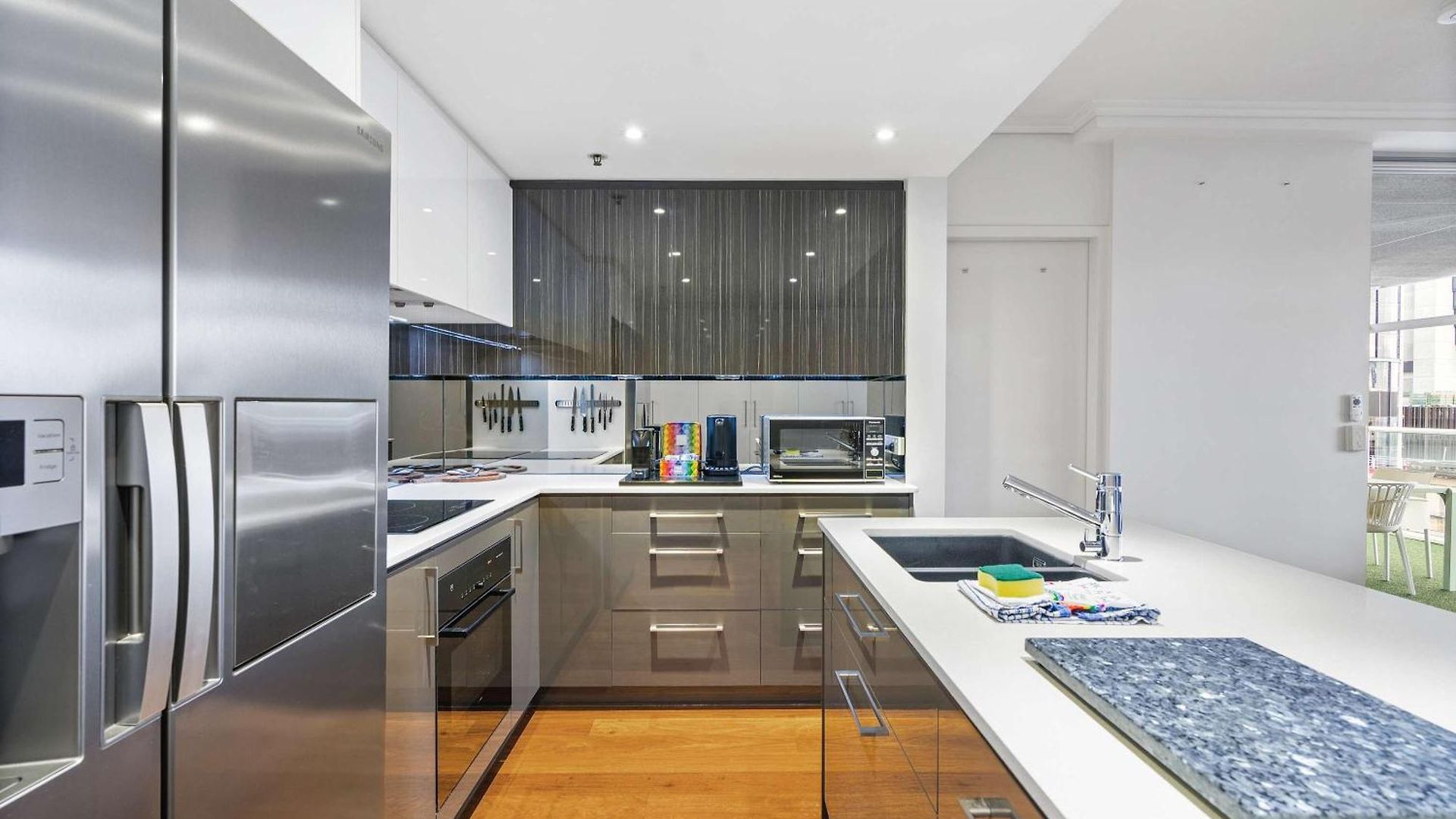 2 Bed 2 Bath Parking * Brisbane