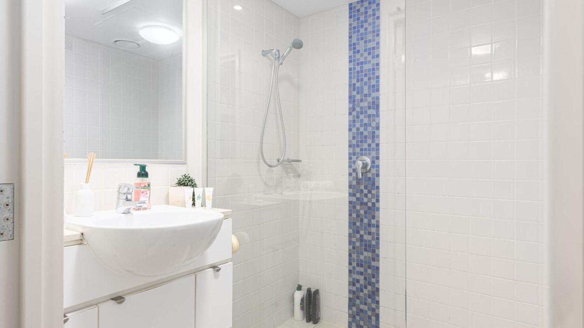 Oaks Gorgeous 2br With Pool, Parking, Gym Apartment