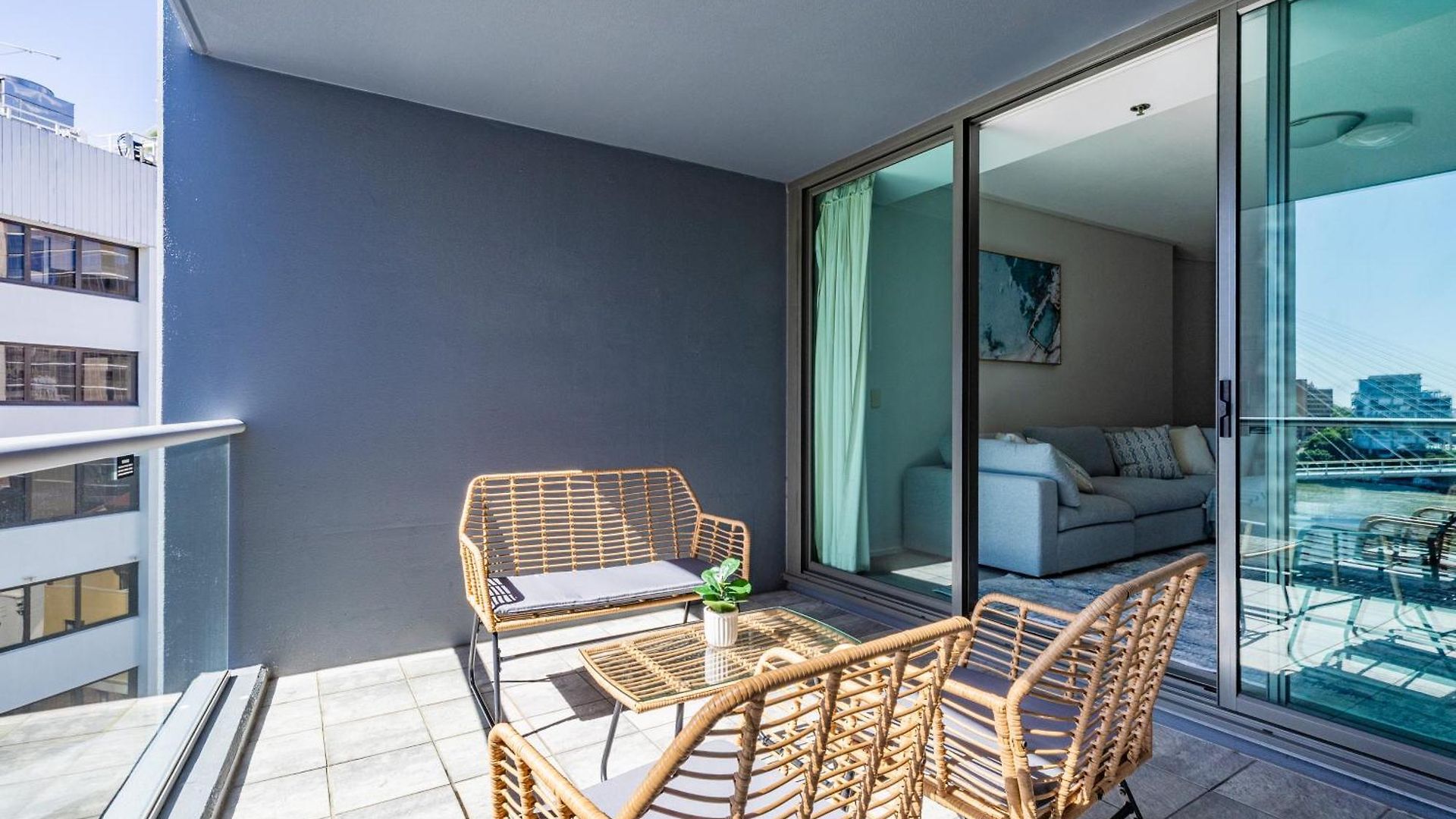 Oaks Luxury 2br With Pool, Gym And Parking Brisbane