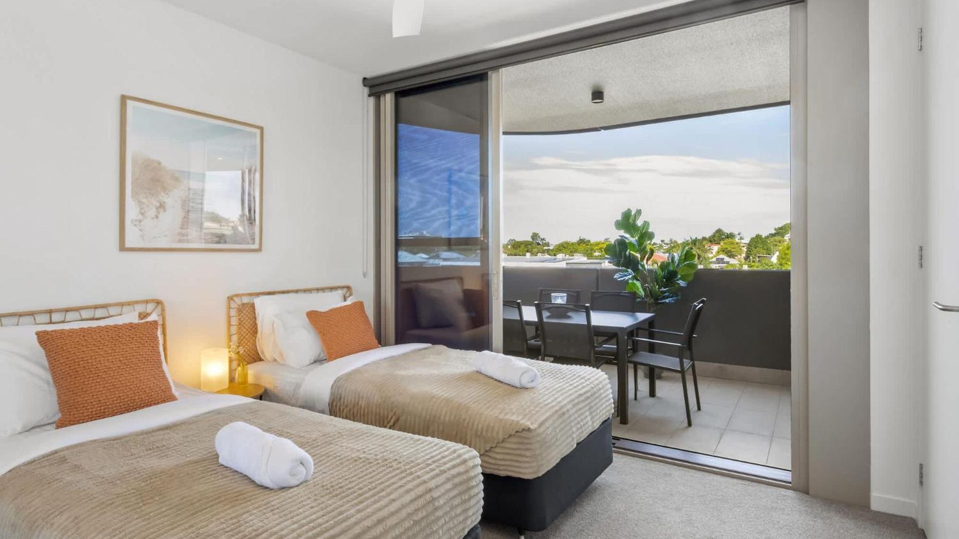 Gabba Retreat - Rooftop Pool & Stunning View Apartment *