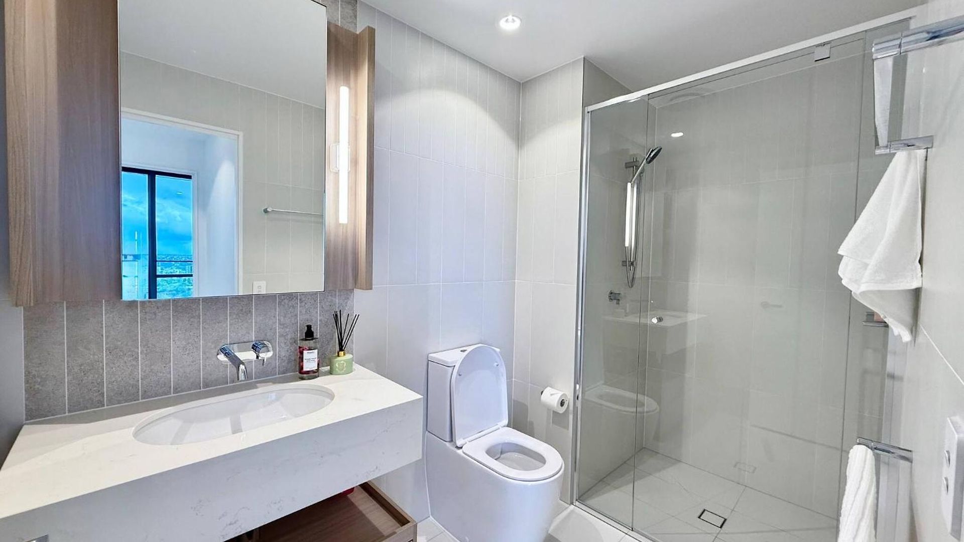 1br Premium In Qwr - Level 22 Privately Managed *