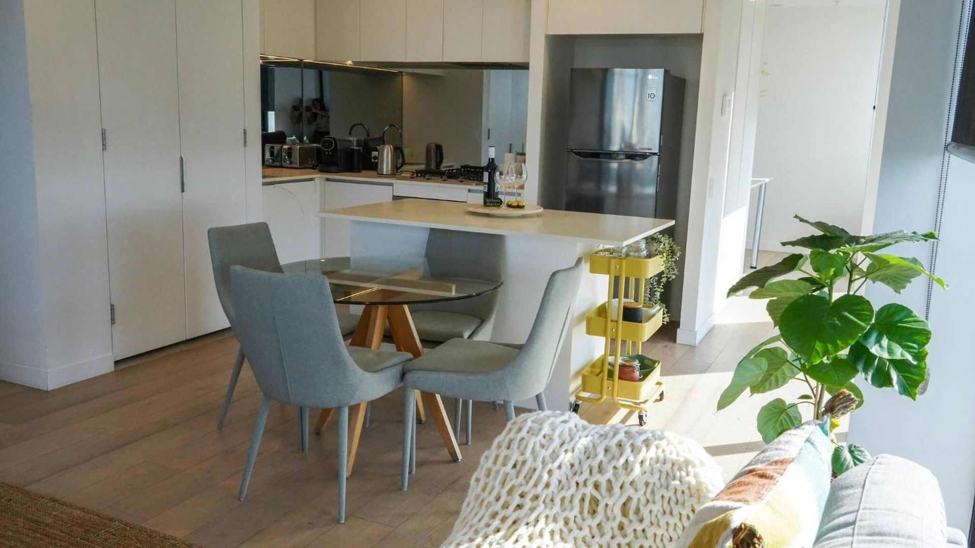 Stylish Escape - Views & Perks Apartment *