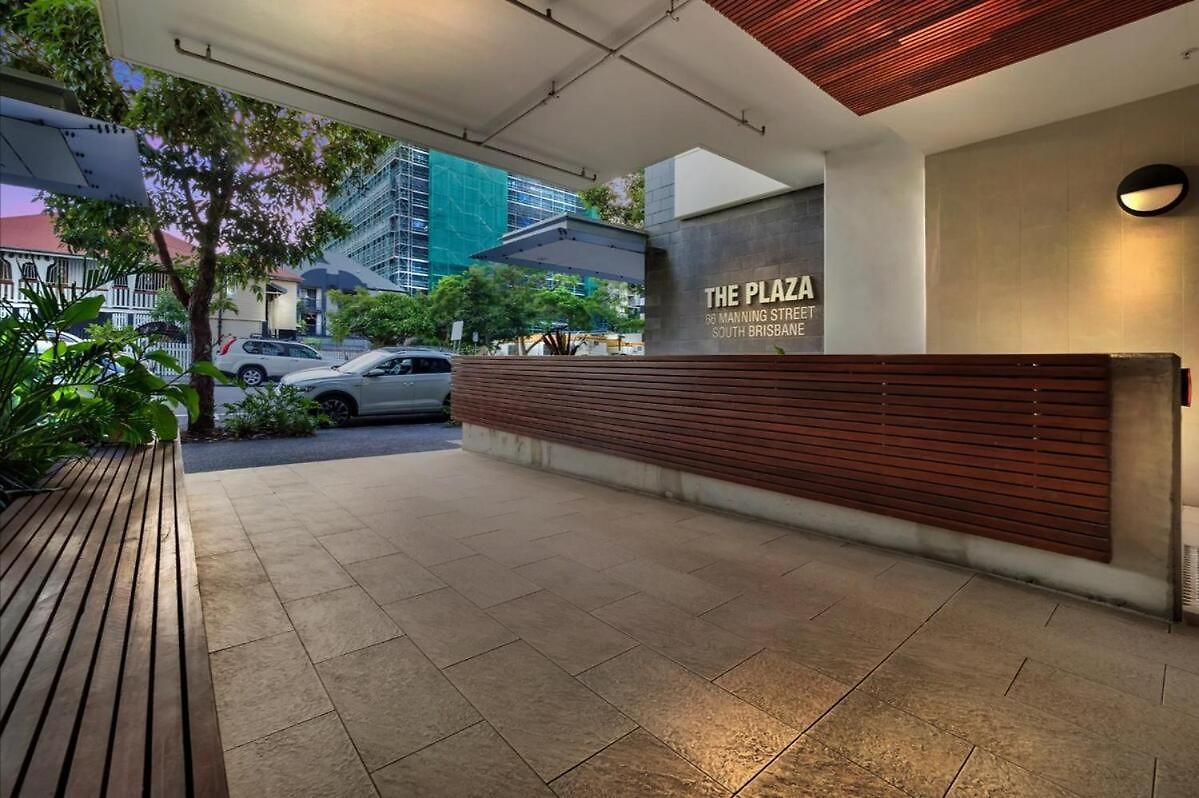 Modern 1br Retreat - Pool, Gym, Parking - Walk To South Bank Apartment