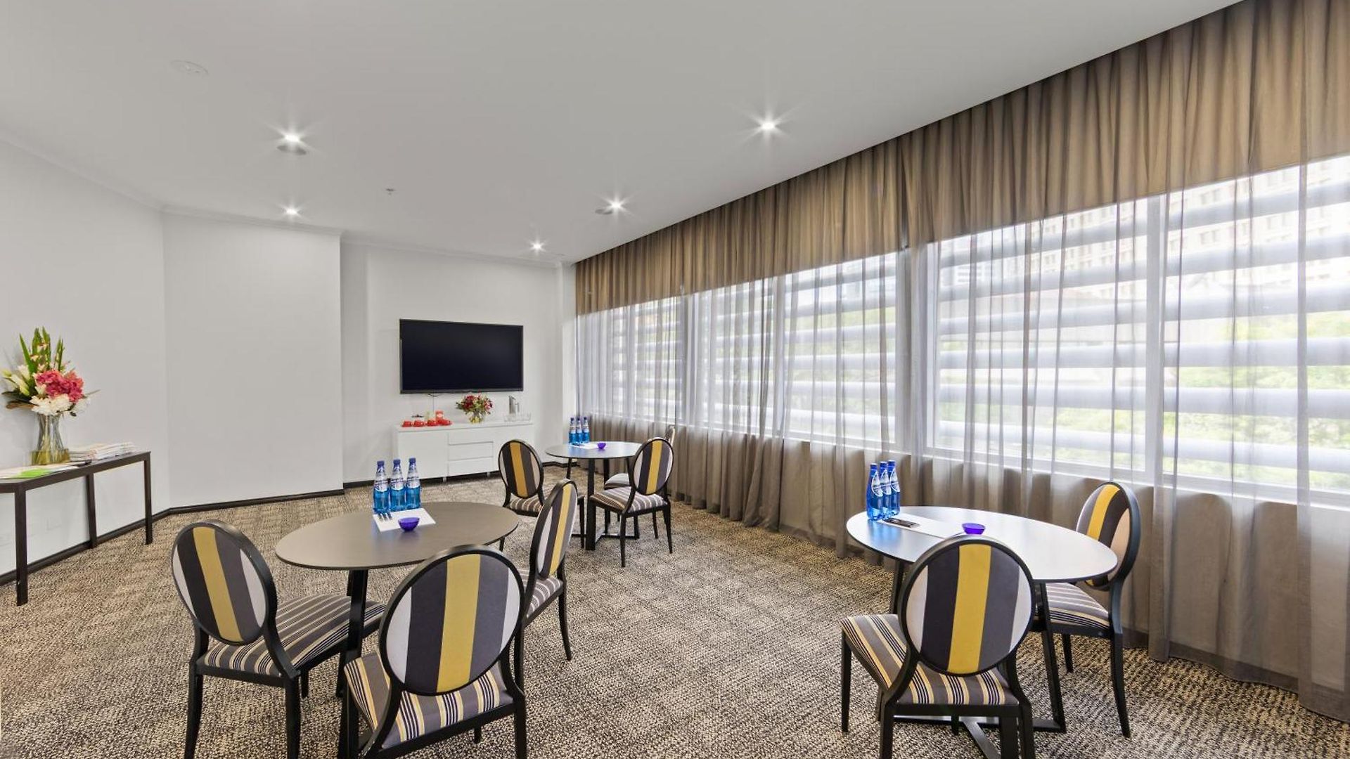 Sophisticated 3br At Brisbane