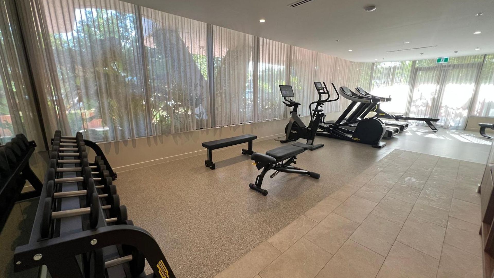 Riverside Modern 2br East With Parking Apartment