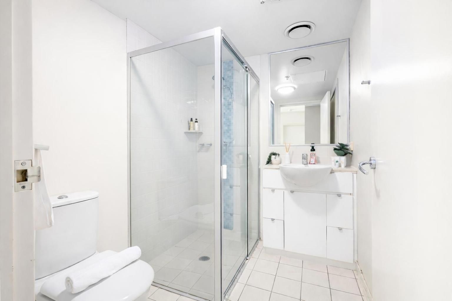 Oaks Gorgeous 2br With Pool, Parking, Gym