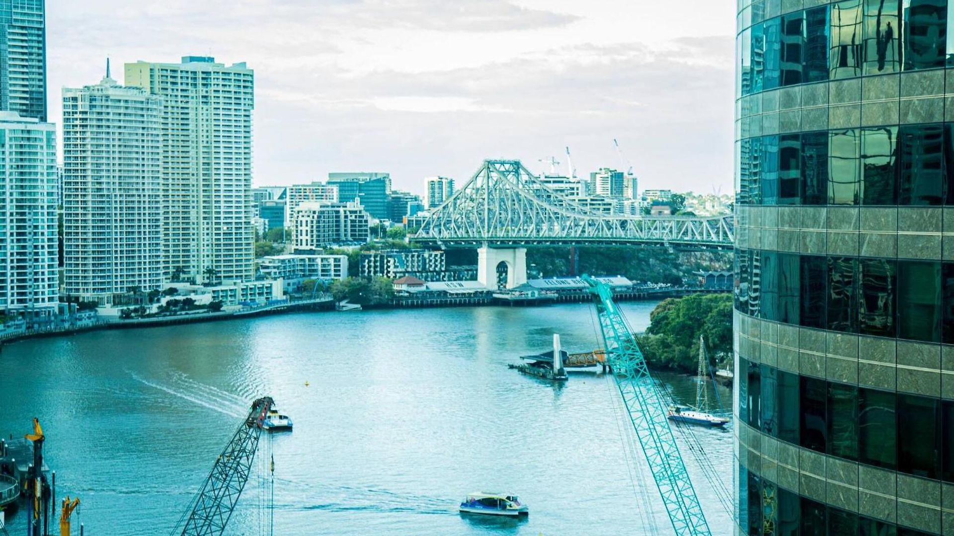 Story Bridge Views In Cbd *
