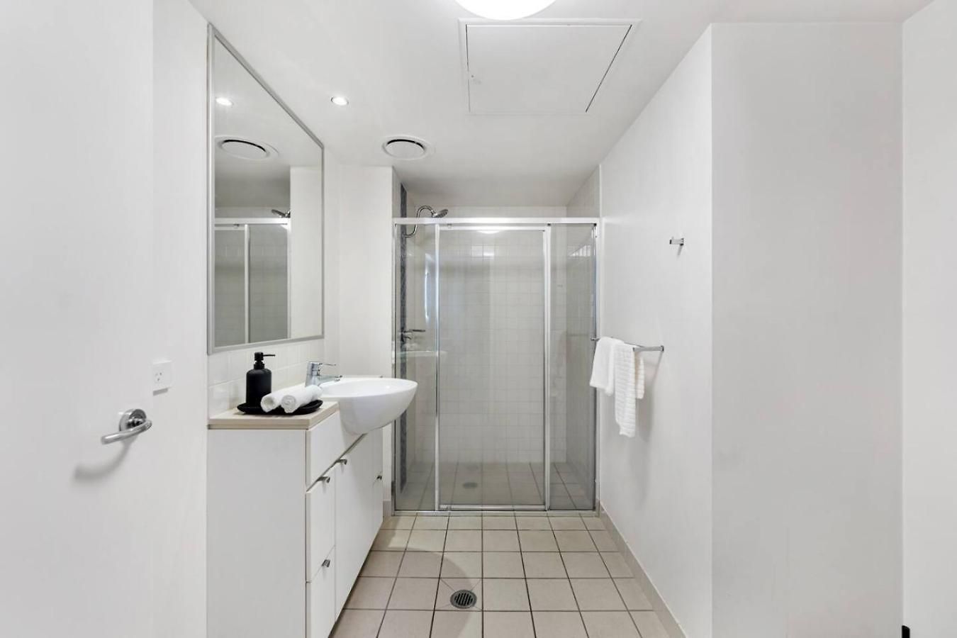 Apartment Dusk A Luxury 2bed 2bath Cbd Sky With Pool Parking And Brisbane