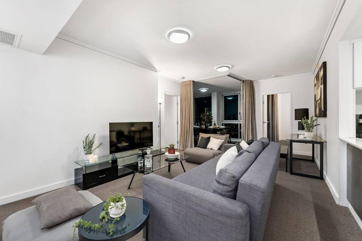 Apartment Dusk A Luxury 2bed 2bath Cbd Sky With Pool Parking And *