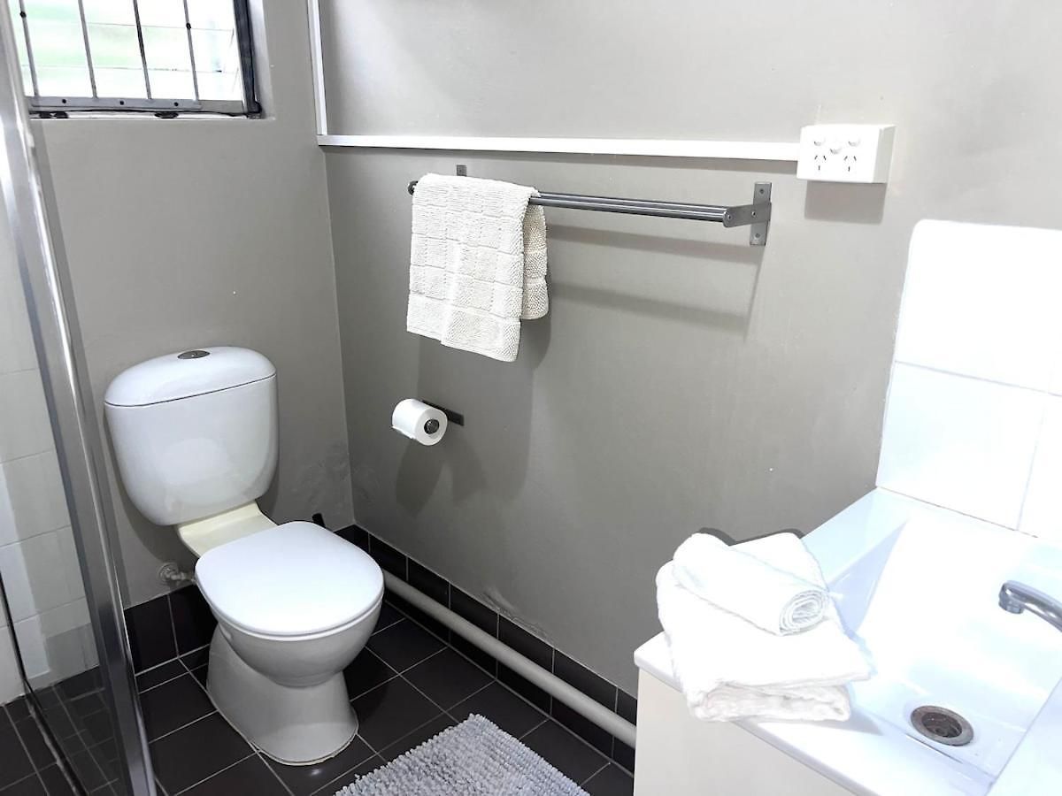 U5-traditional Qld Unit With Backyard-fresh-quiet Leafy Centre-newac Smarttv Apartment