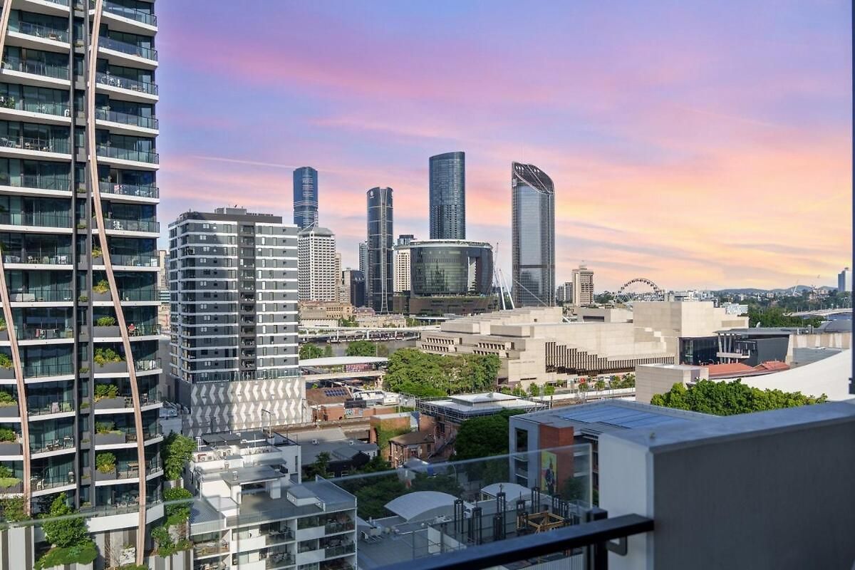 Cs - Gorgeous Views 2br W Parking, Pool & Gym Apartment *