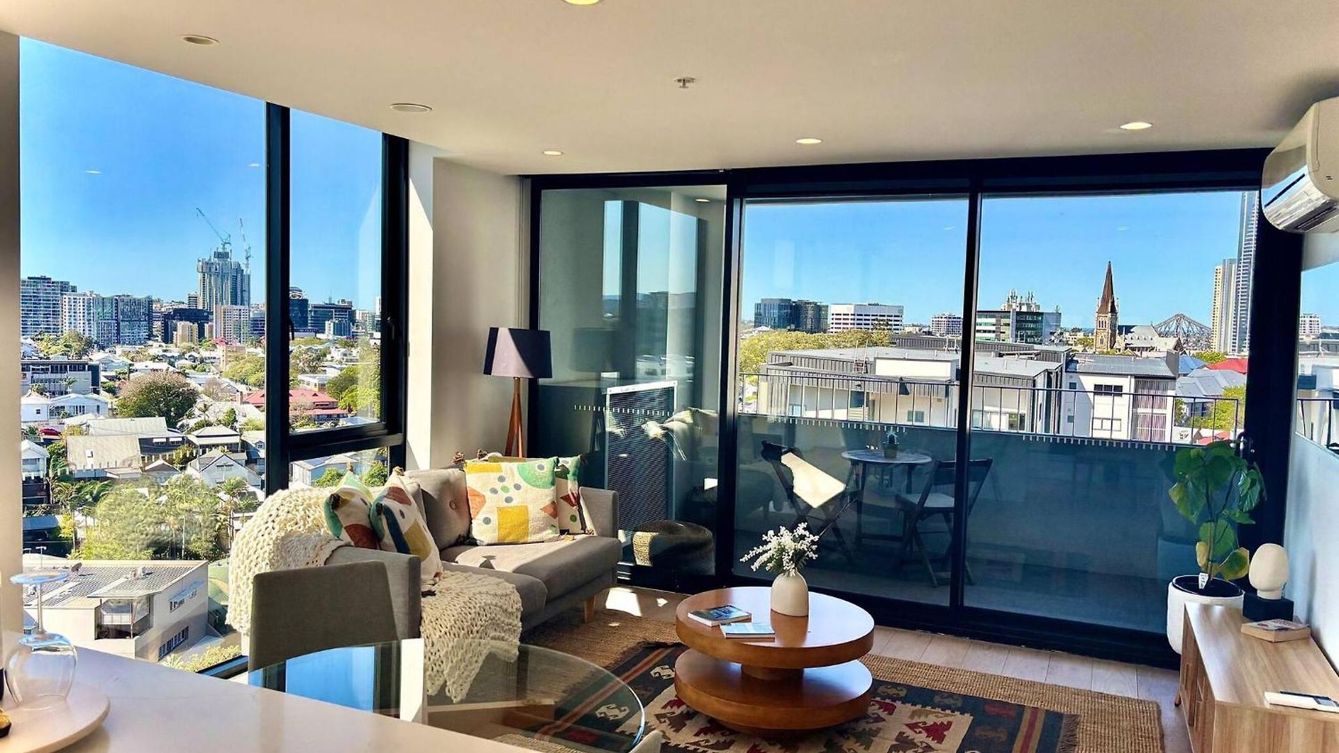 Stylish Escape - Views & Perks Brisbane