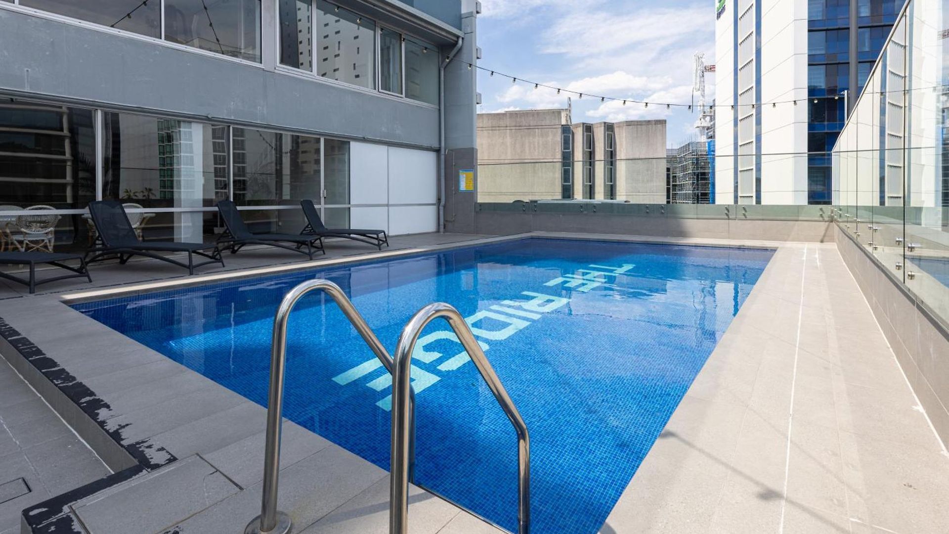 Apartment Stylish 2br Cityside With Pool, Gym And Parking