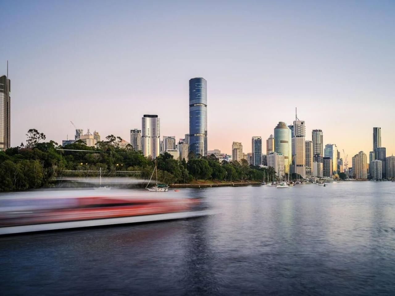 Skytower 72nd Floor 3br With Parking, Pool And Gym Brisbane