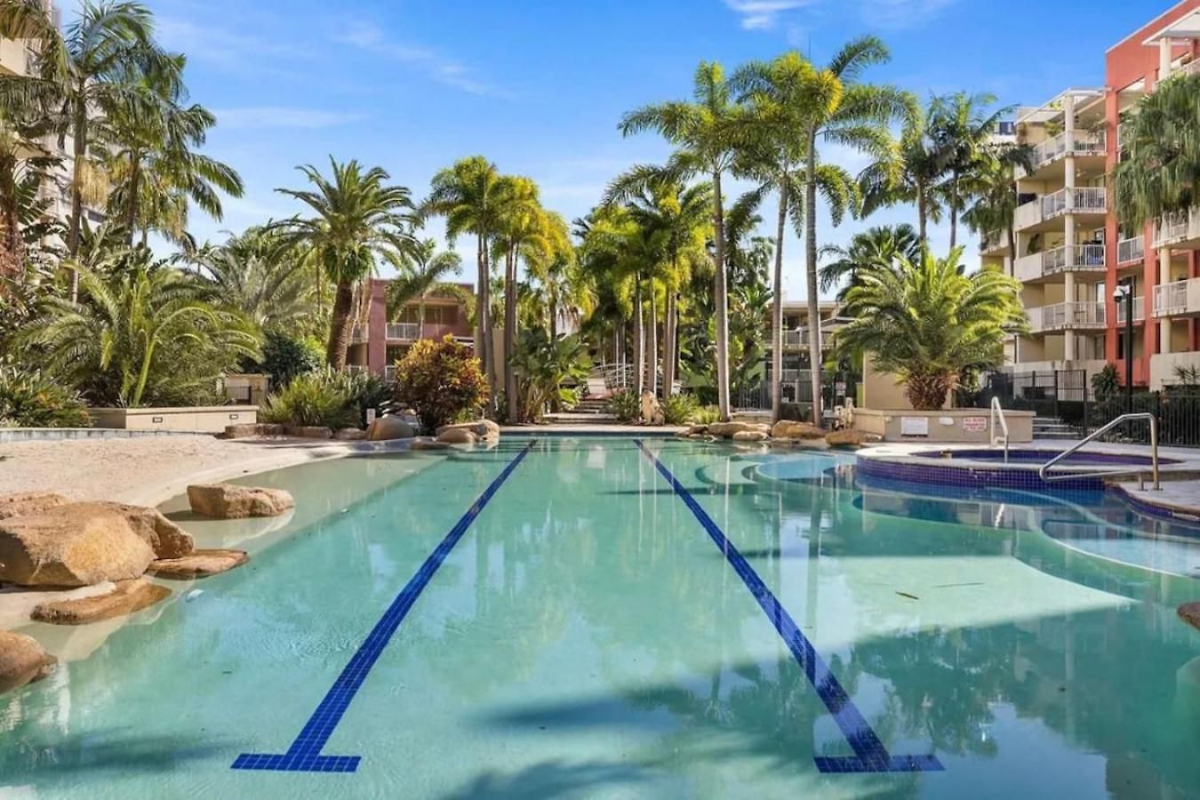 Apartment Modern 2br Retreat With Gym, Pool And Balcony Brisbane