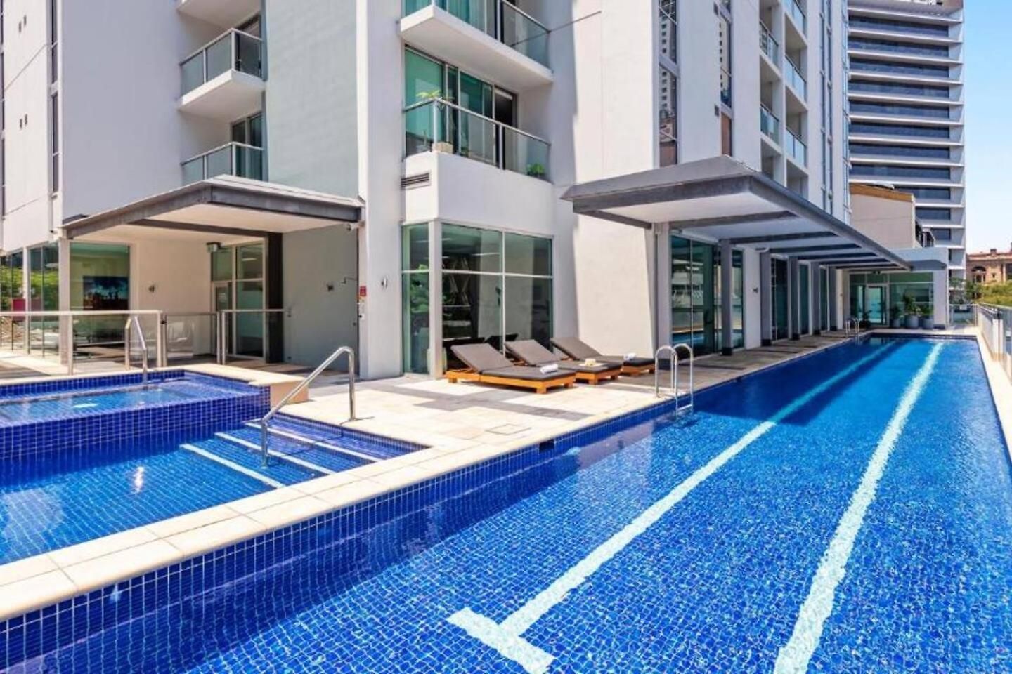 Apartment Dusk A Luxury 2bed 2bath Cbd Sky With Pool Parking And *
