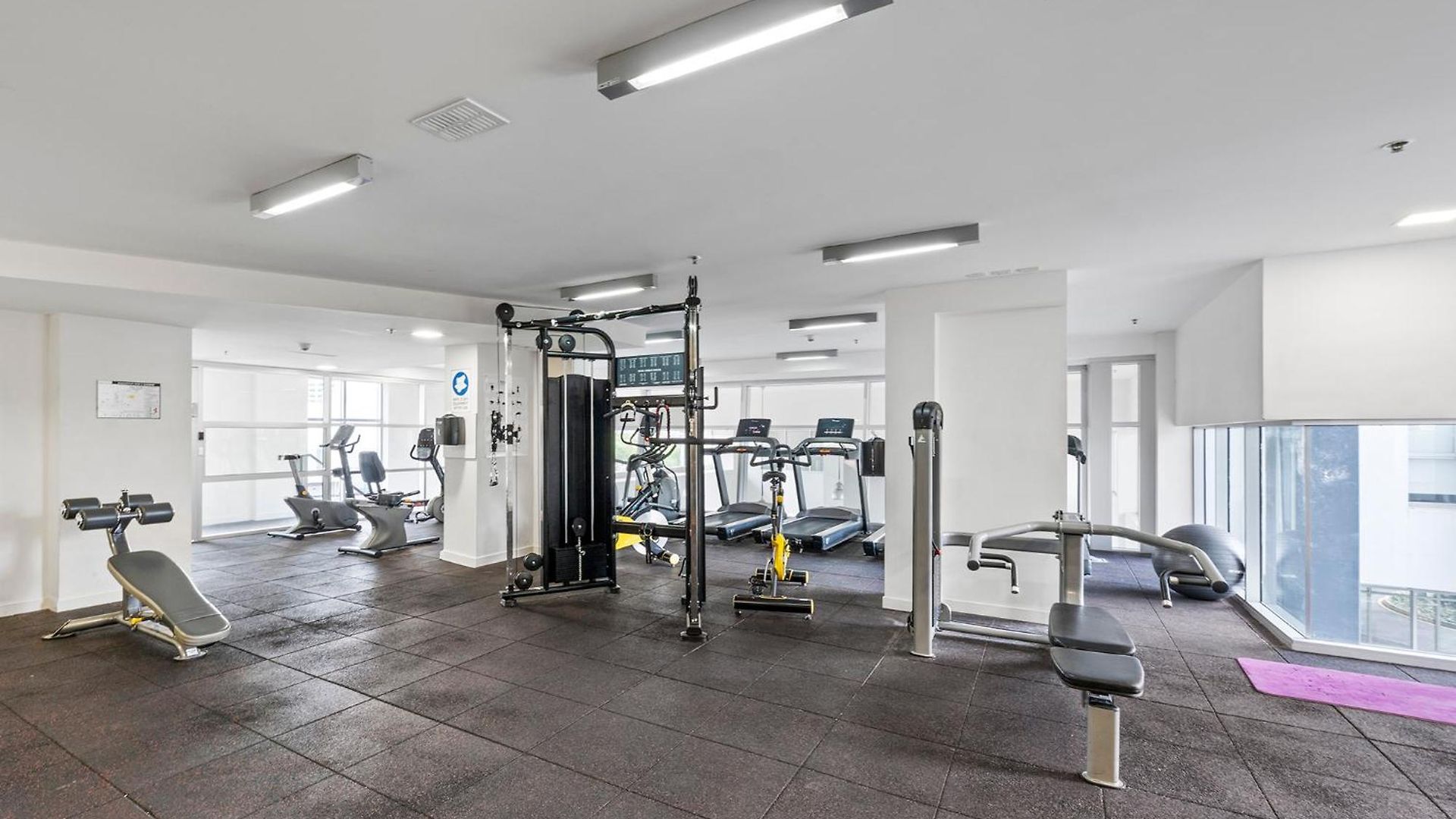 Stylish Roma Parklands Retreat - Stunning Park Views From Every Room, Heated Pool, Gym, Private Carpark, Suncorp Stadium, 10 Min Walk To Cbd Apartment Brisbane