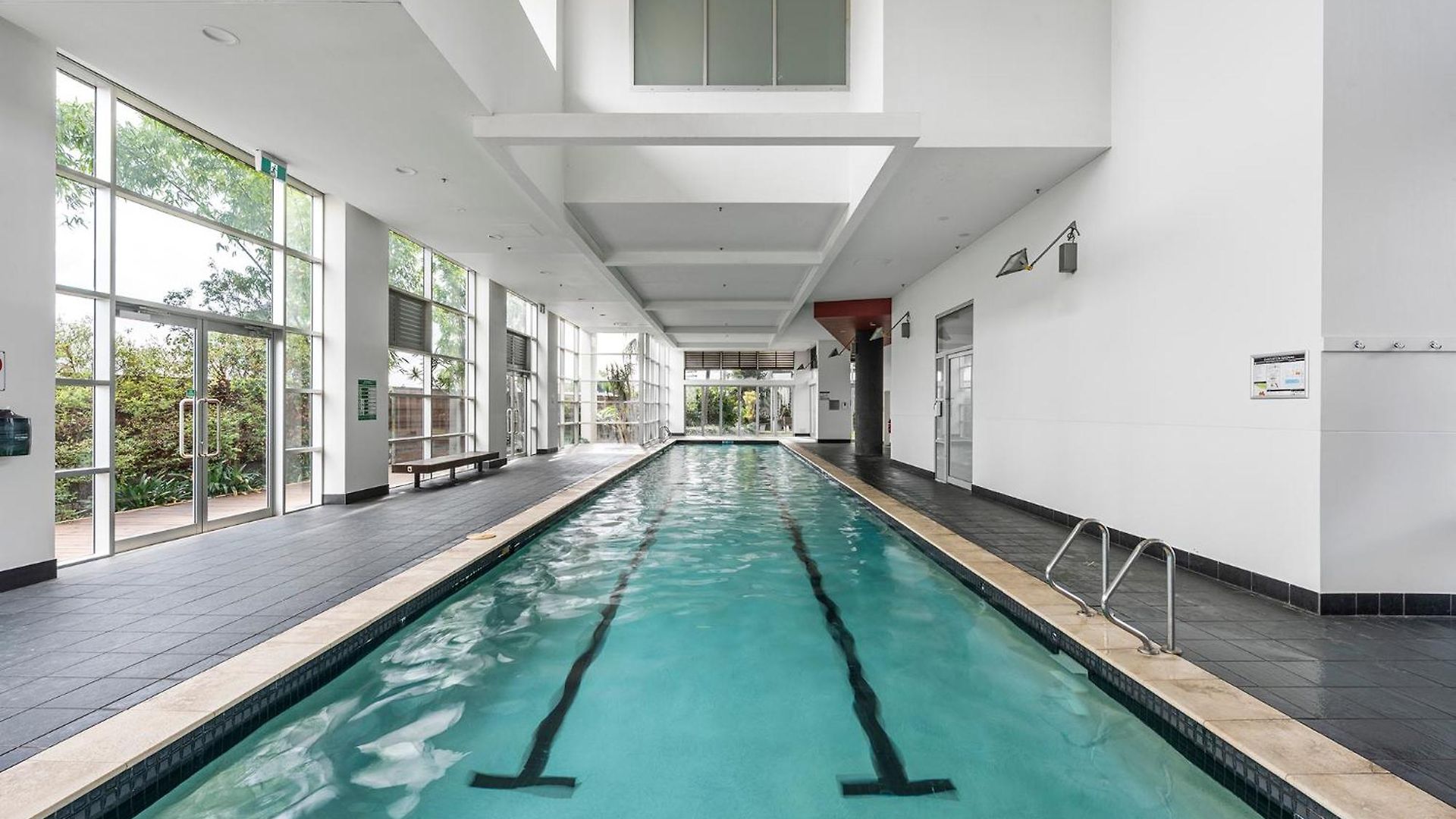 Stylish Roma Parklands Retreat - Stunning Park Views From Every Room, Heated Pool, Gym, Private Carpark, Suncorp Stadium, 10 Min Walk To Cbd * Brisbane
