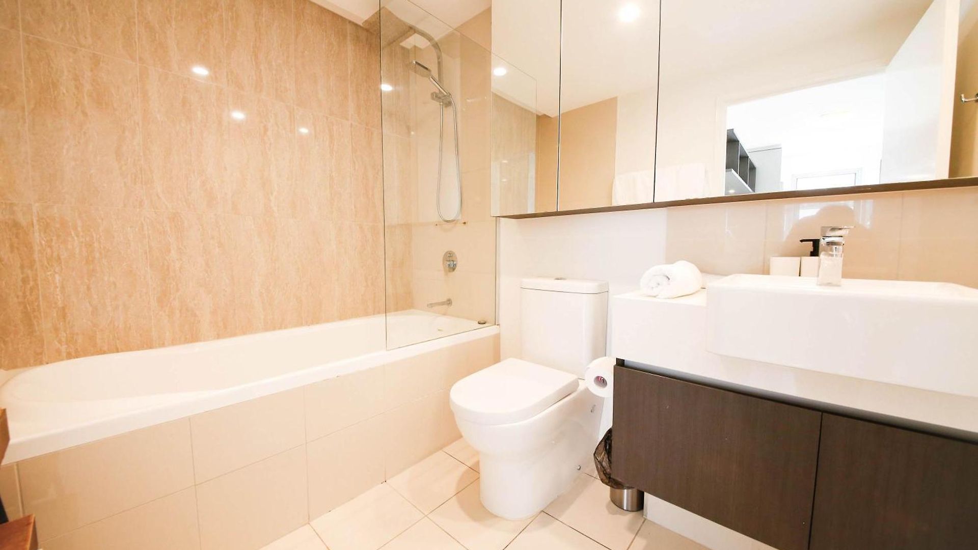 Apartment Family-friendly 2brwalk To River & Shops Pool&gym *