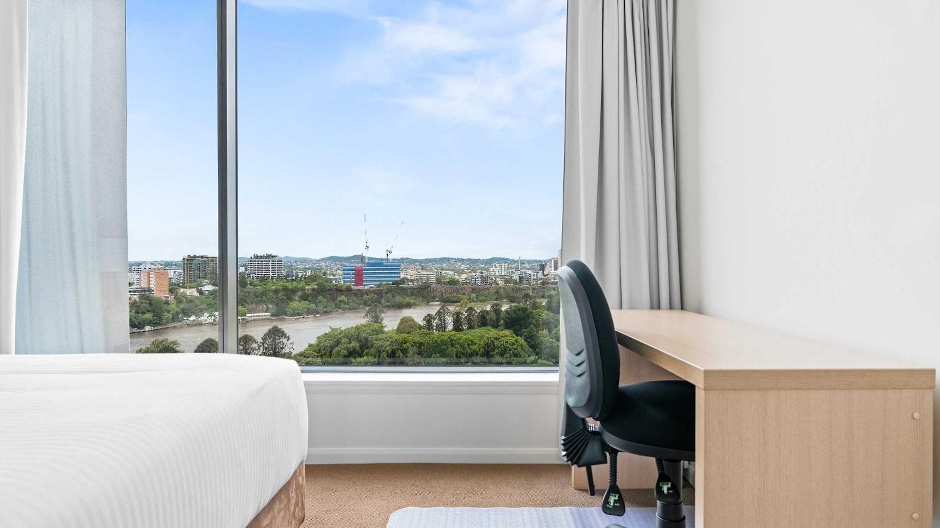 Apartment 2-bed With River Views