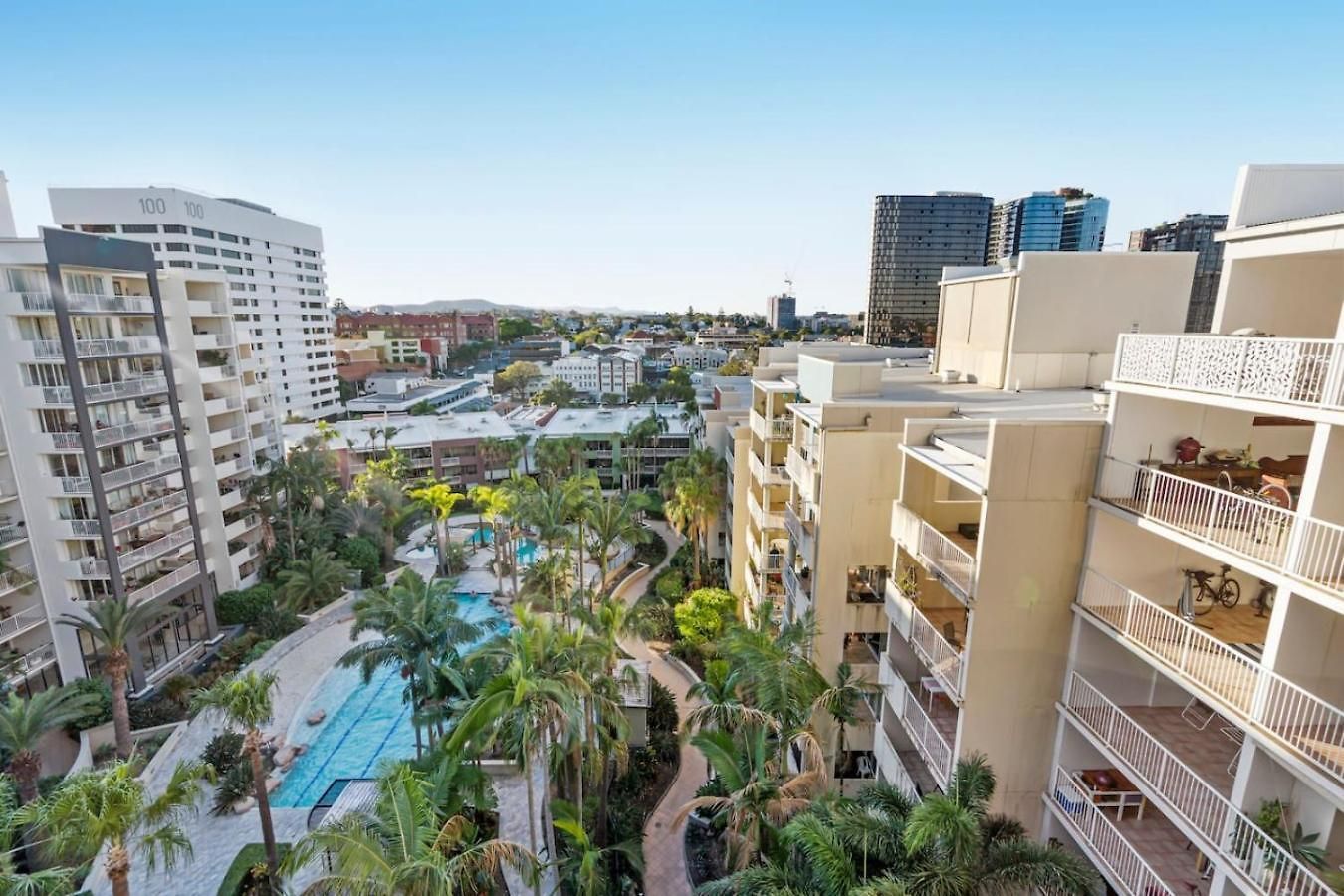 Modern 2br Retreat With Gym, Pool And Balcony Brisbane